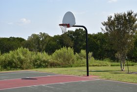 Basketballkorb im Park