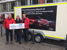 Fordmitarbeiter 2019 vor dem Kölner Rathaus